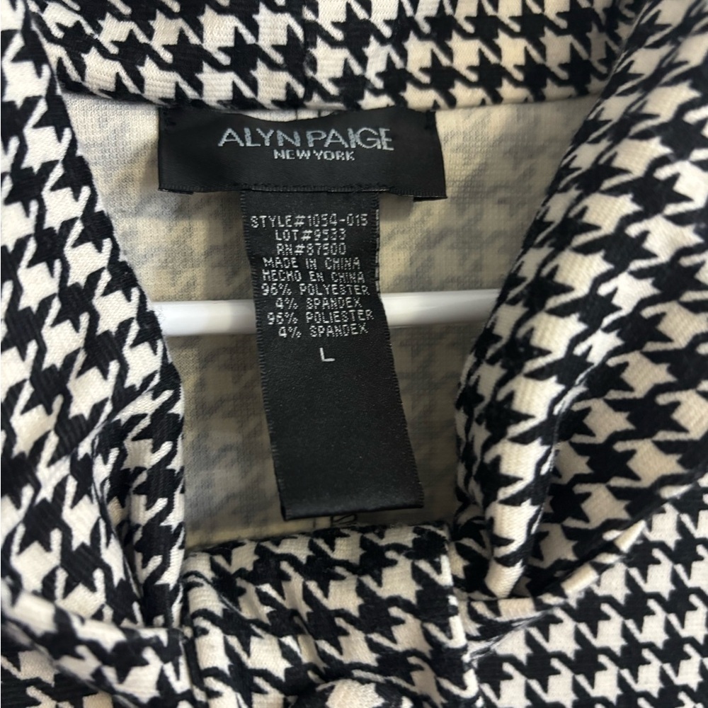 Alyn Paige Monochrome Houndstooth Mini Dress - Picture 2 of 3